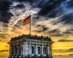 Germania a schimbat condiţiile de intrare pe teritoriul său pentru șapte județe din România Un nou ghid de călătorie pentru Germania, de data aceasta, făcut de cei de la Ministerul Afacerilor Externe.